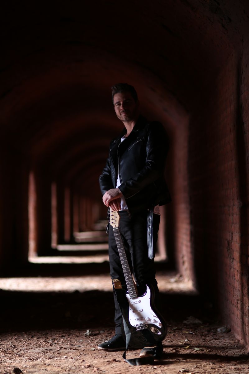 İngilizce öğretmeninden rock single: Uğur Memiş